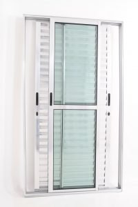 Porta Balcão 3 folhas móveis de Alumínio Brilhante