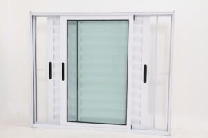 Janela Veneziana de Alumínio Branco de 3 folhas Móveis com Grade - Premium